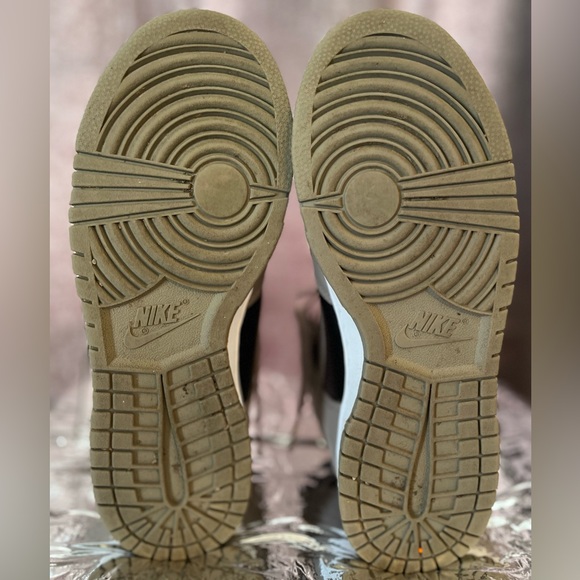 Pre loved Women’s Nike Dunk High Black, Grey and White Sneakers in Size 8 1/2 US - Picture 7 of 10